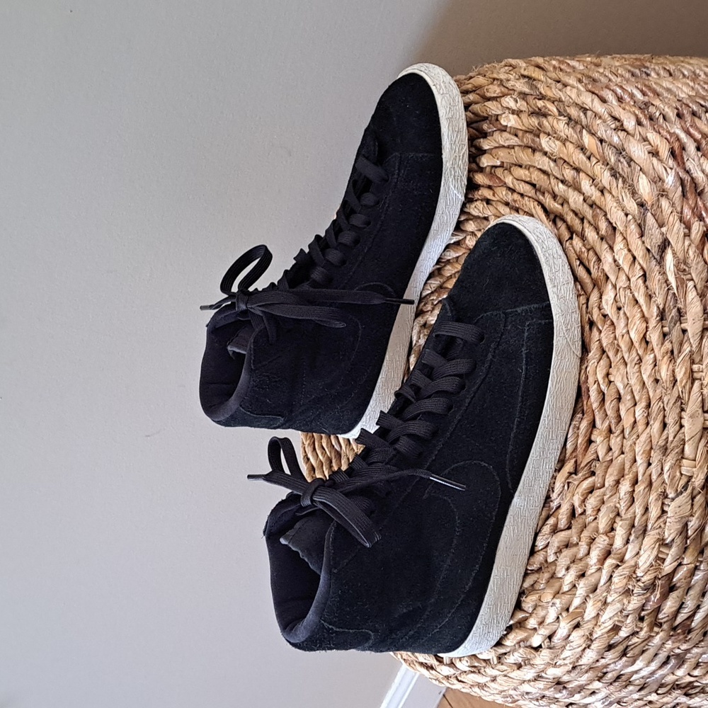Nike Boys Youth Blazer Mid GS Sneaker‎ Black Suede/White Soles Size 6.5Y/W8